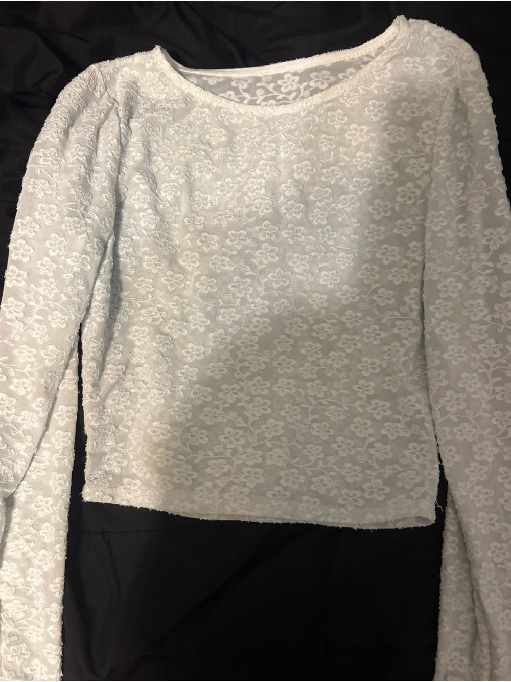Qi White Floral Lace Long-Sleeve Top